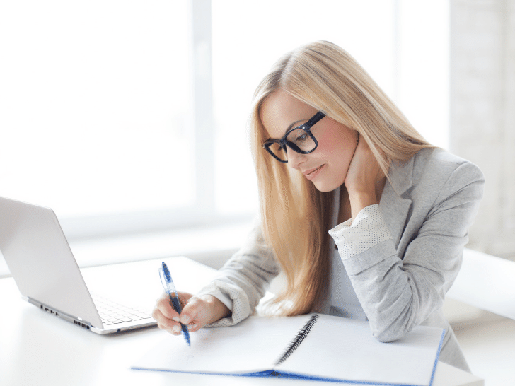 woman doing bookkeeping tasks online