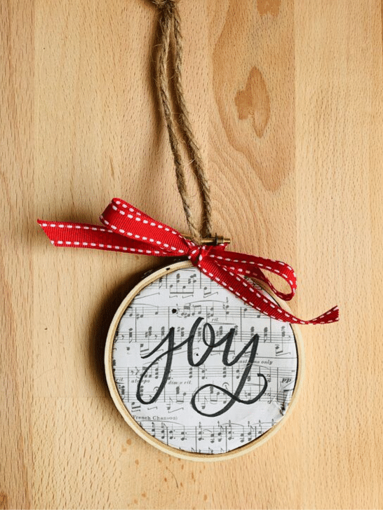 brushlettering embroidery hoop christmas ornament